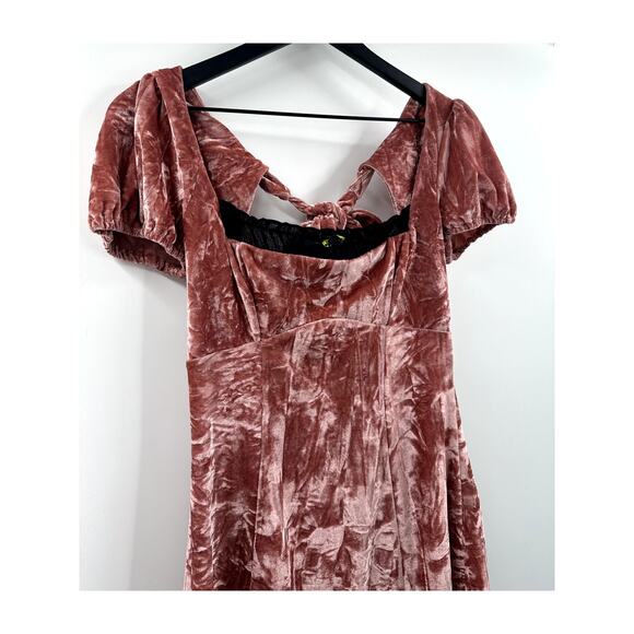 Kimchi Blue - Jill Velvet Mini Dress - Pink Size Medium - Urban Outfitters - Picture 3 of 10